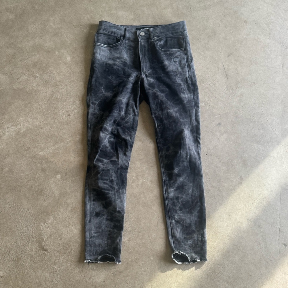 Express Tie Dye Black/Grey Jeans Frayed Hem. 6R “Ankle Leggings High Rise”